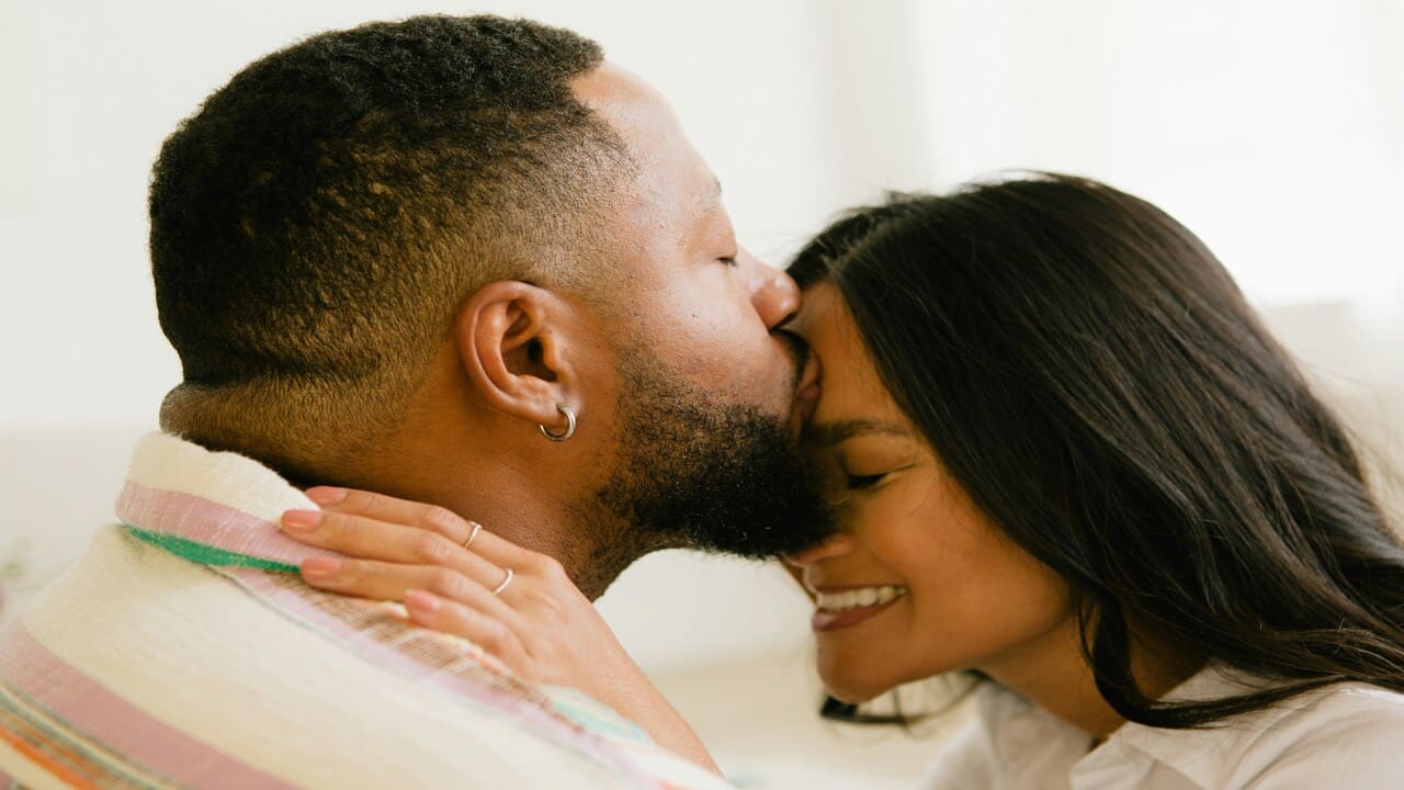 A couple saying “good night”
