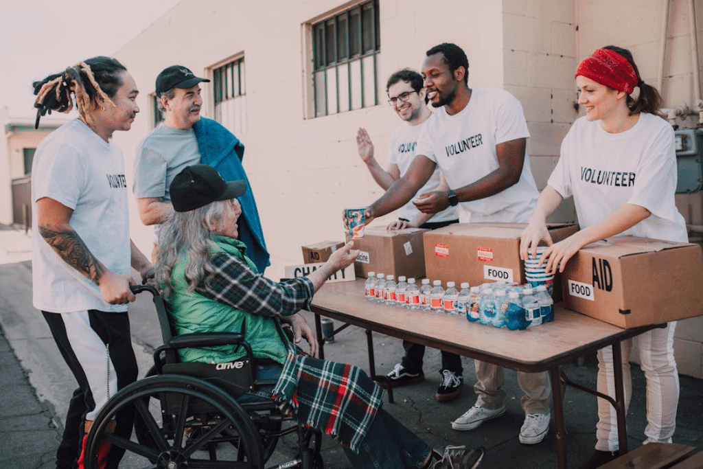 People volunteering