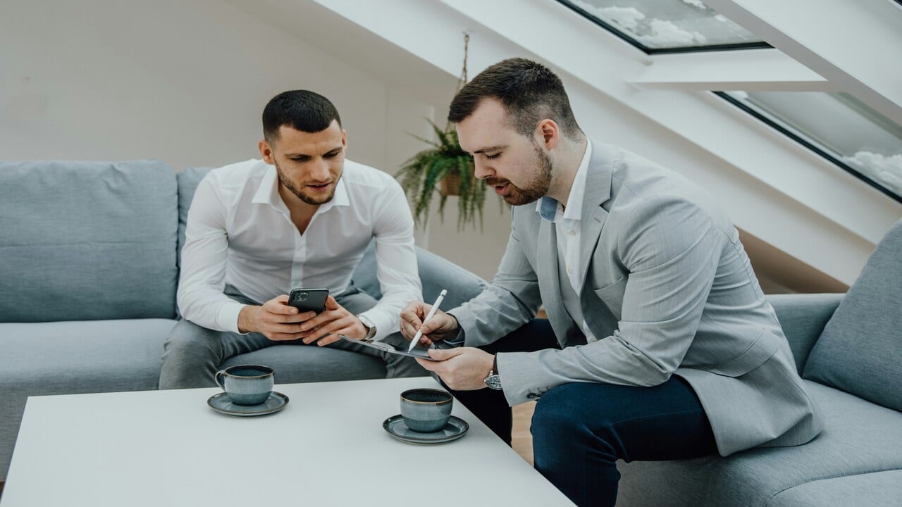 Two colleagues talking at a meeting