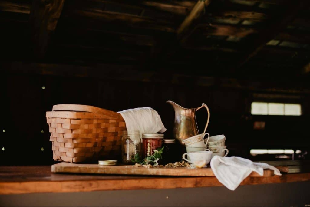 Unwashed dishes and food storage