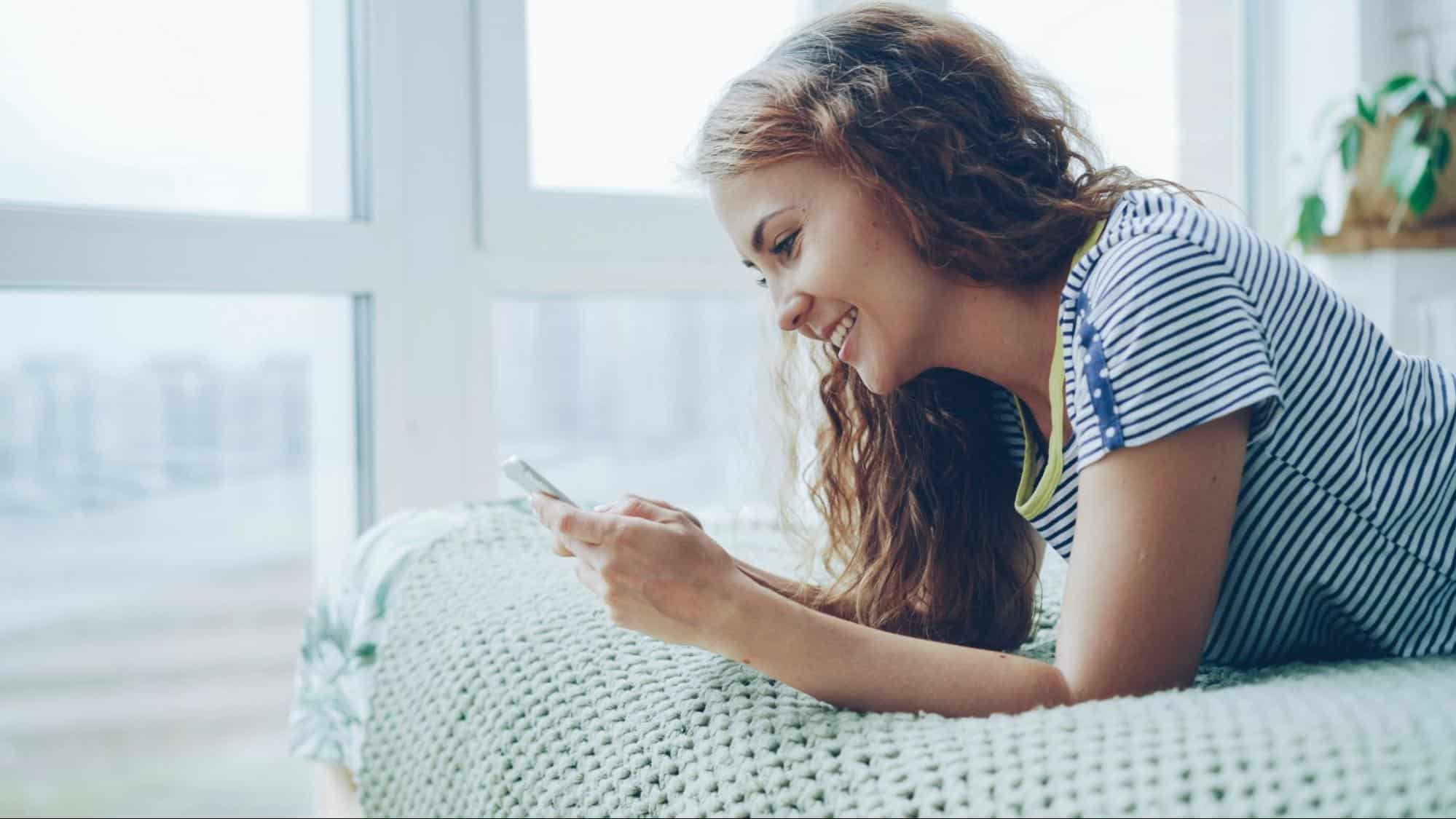 A woman texting a man