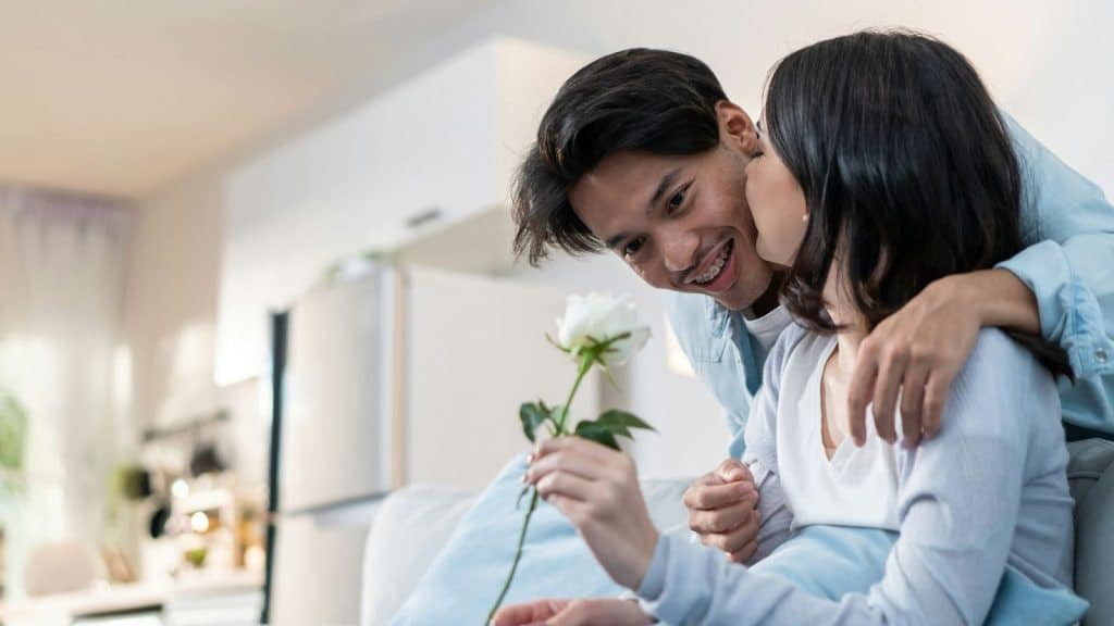 A man gave a rose to woman