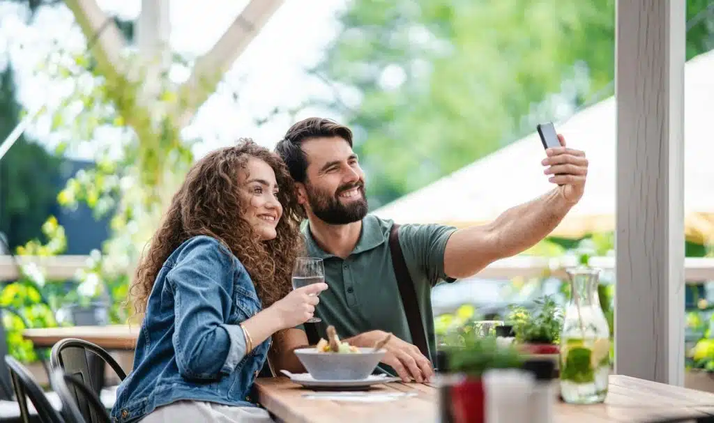 couple taking a selfie to restaurant