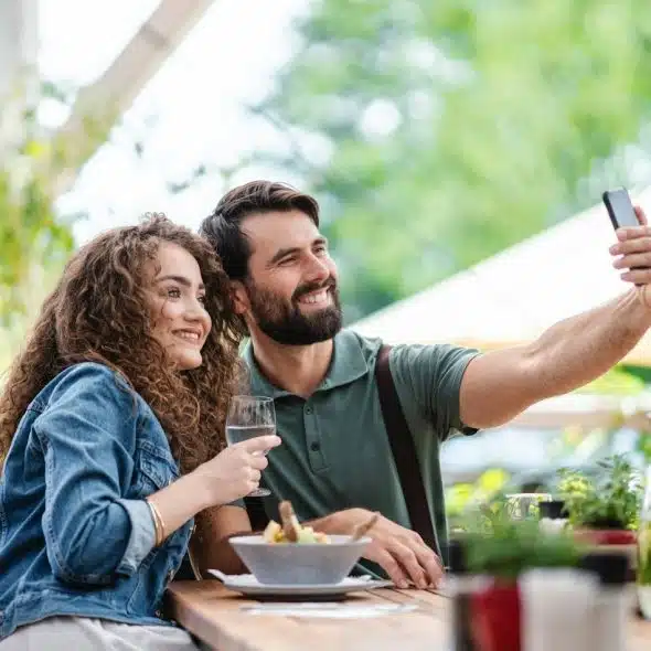 couple taking a selfie to restaurant