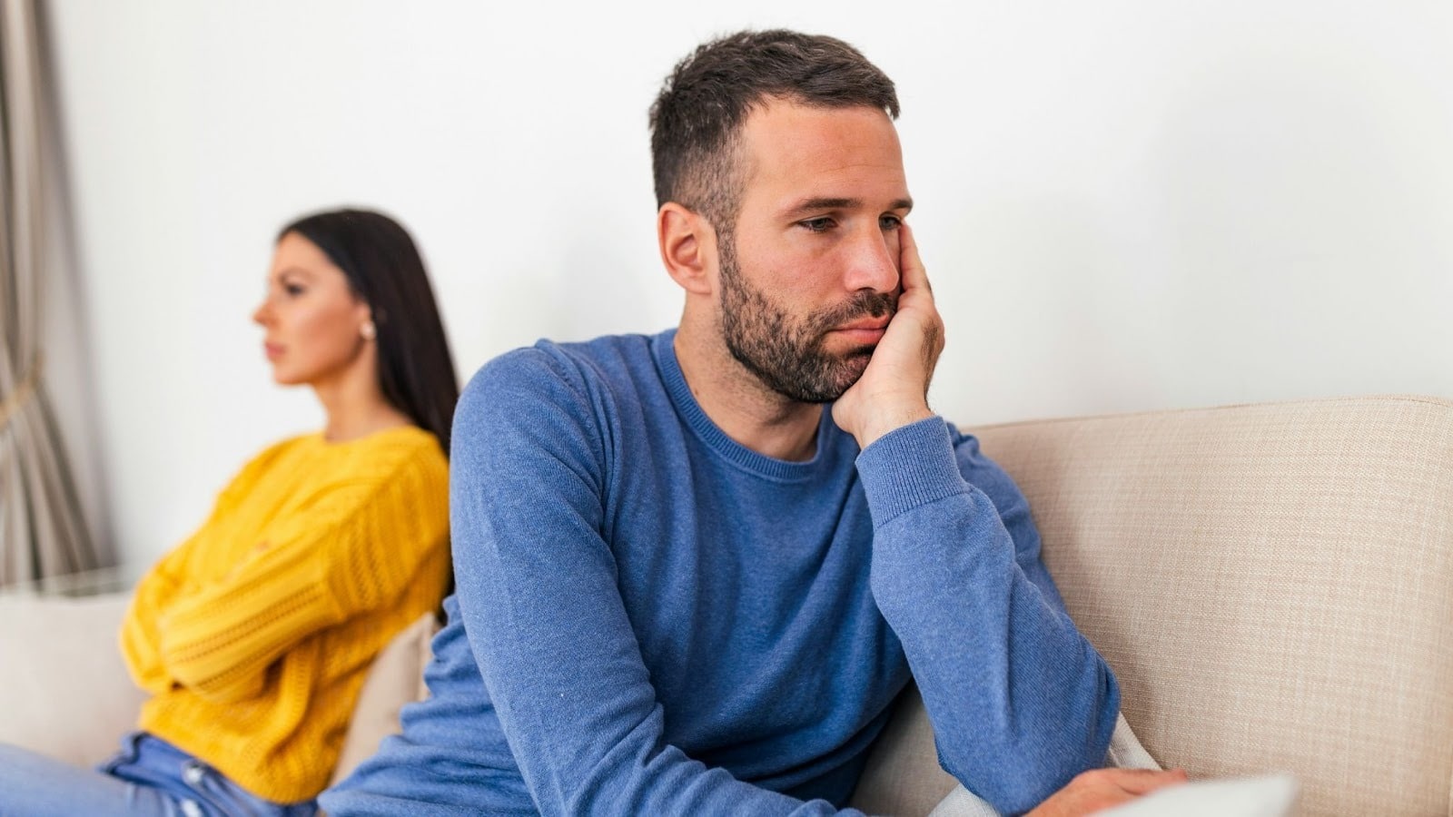 A man getting confuse with woman’s behavior