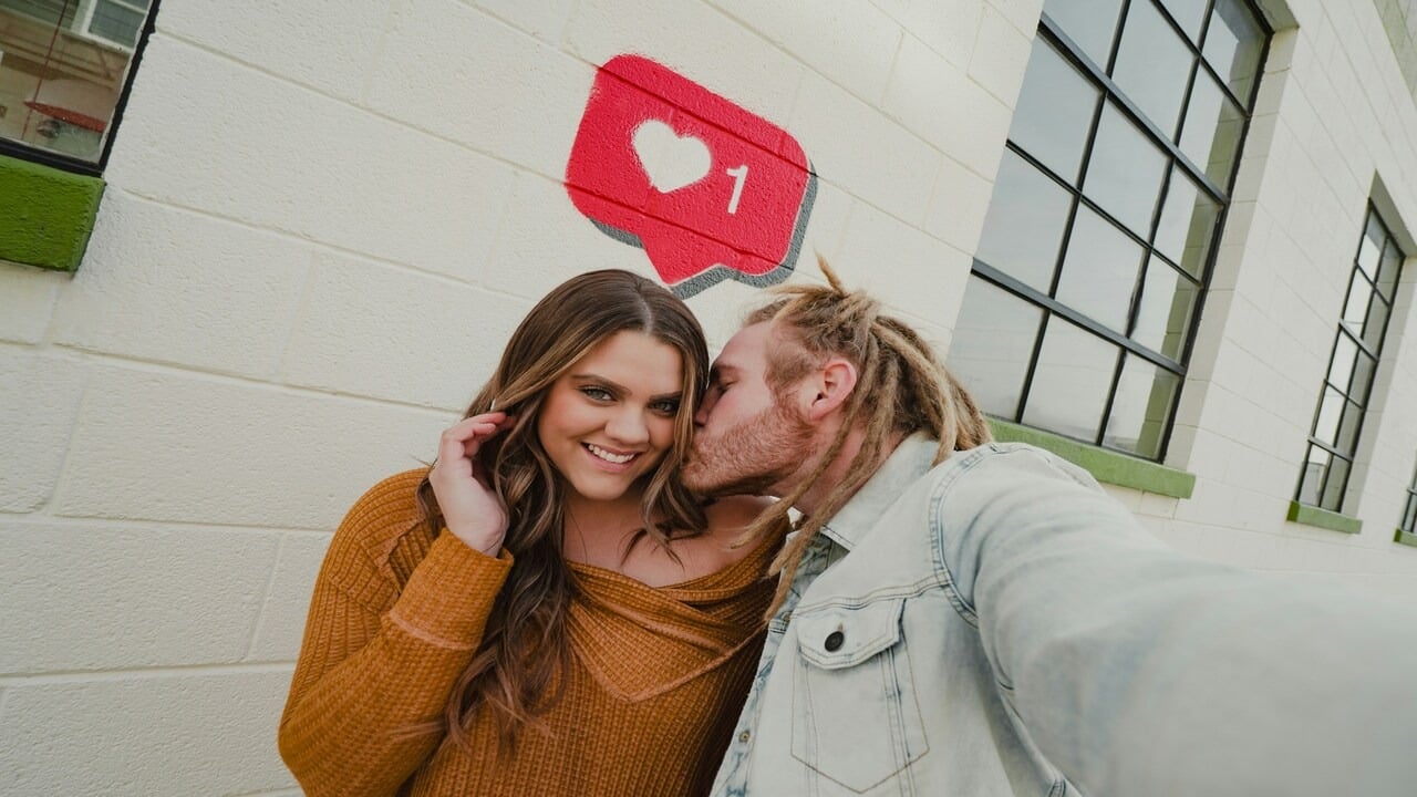 A couple on a first date