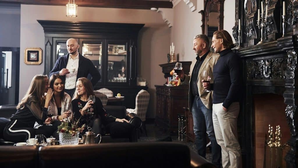 A group of people talking and enjoying drinks.