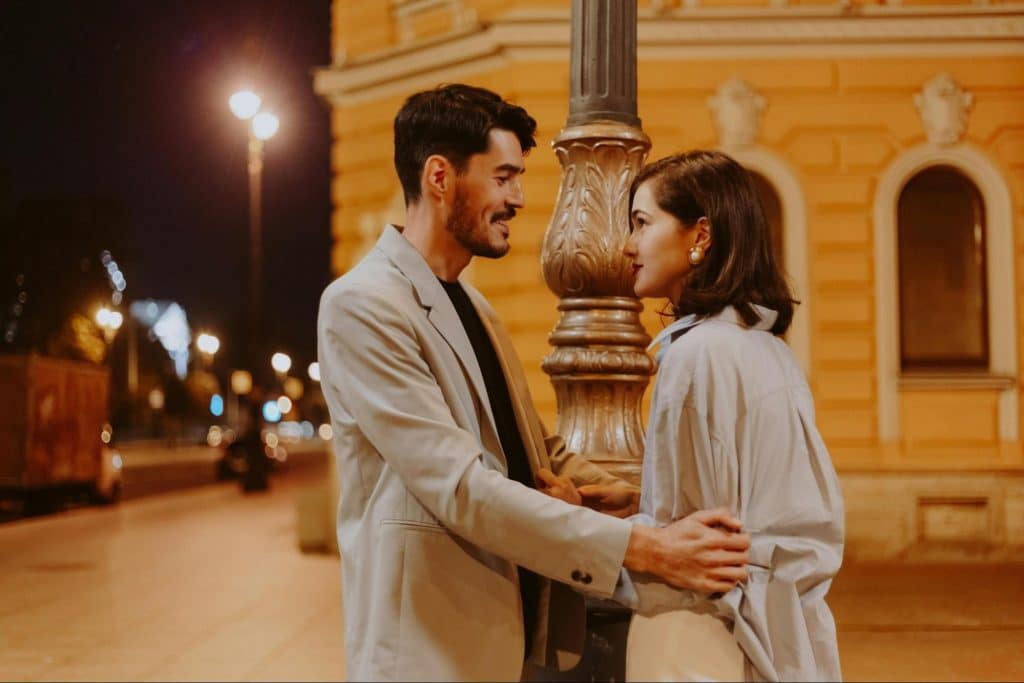 A man holding a woman arms
