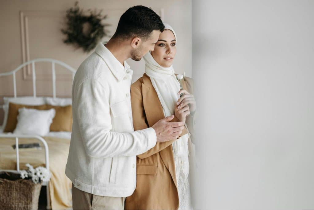 A man trying to talk to woman