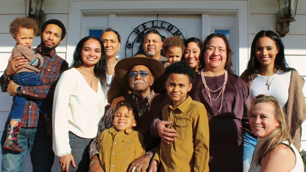 An extended family posing for a family photo.