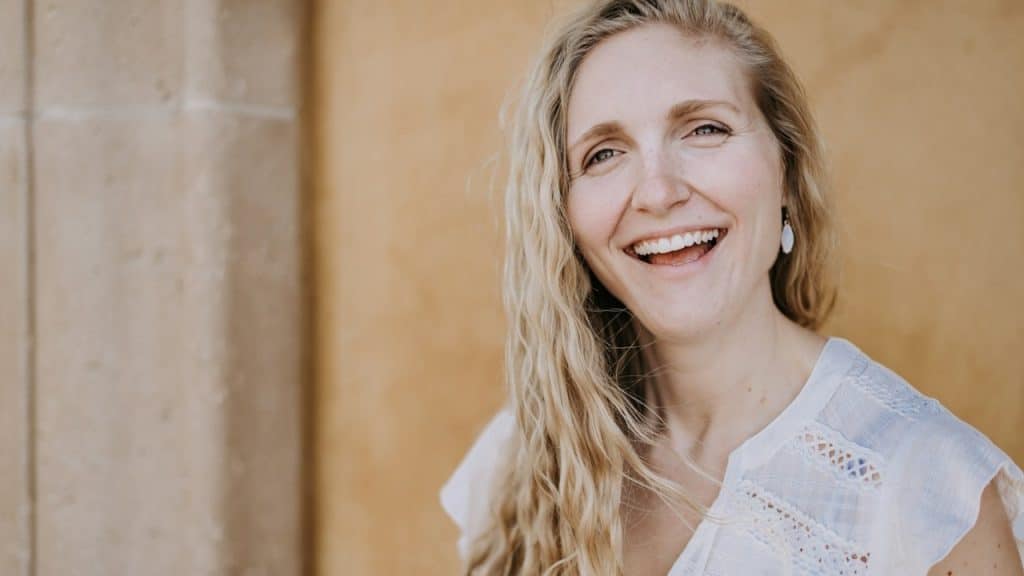 A smiling woman posing for a picture.