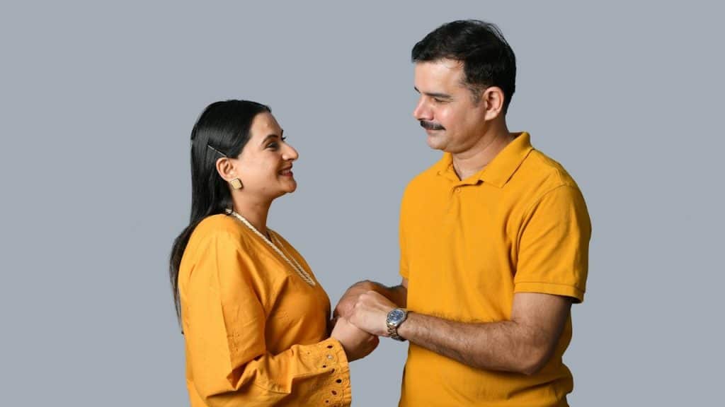 A couple holding hands and posing for picture.