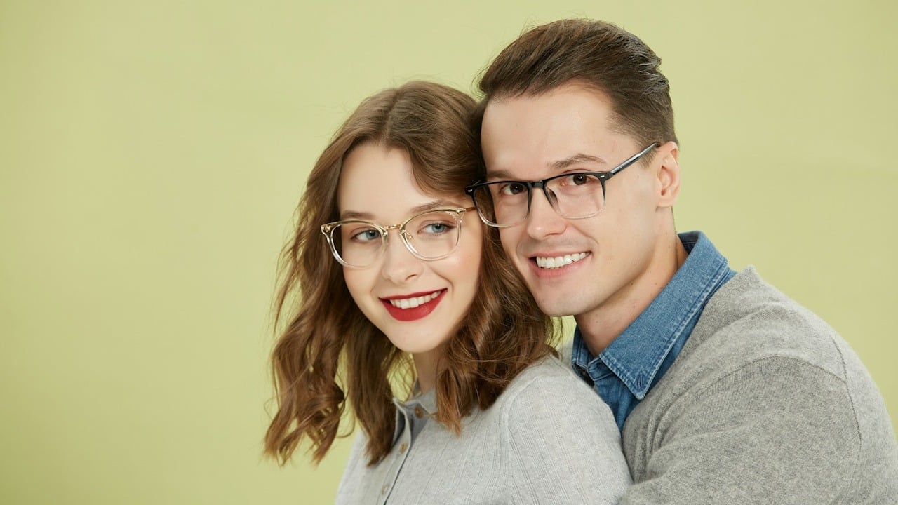 A couple posing for a picture.