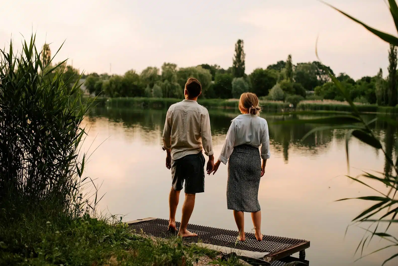 couple holding hands