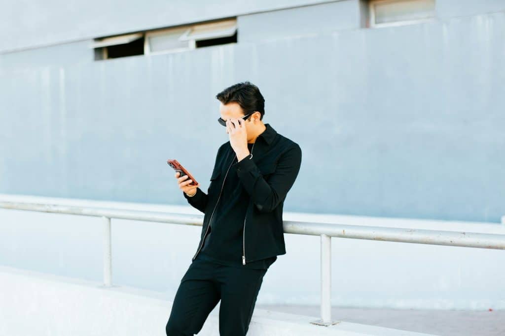 phone conversation fading