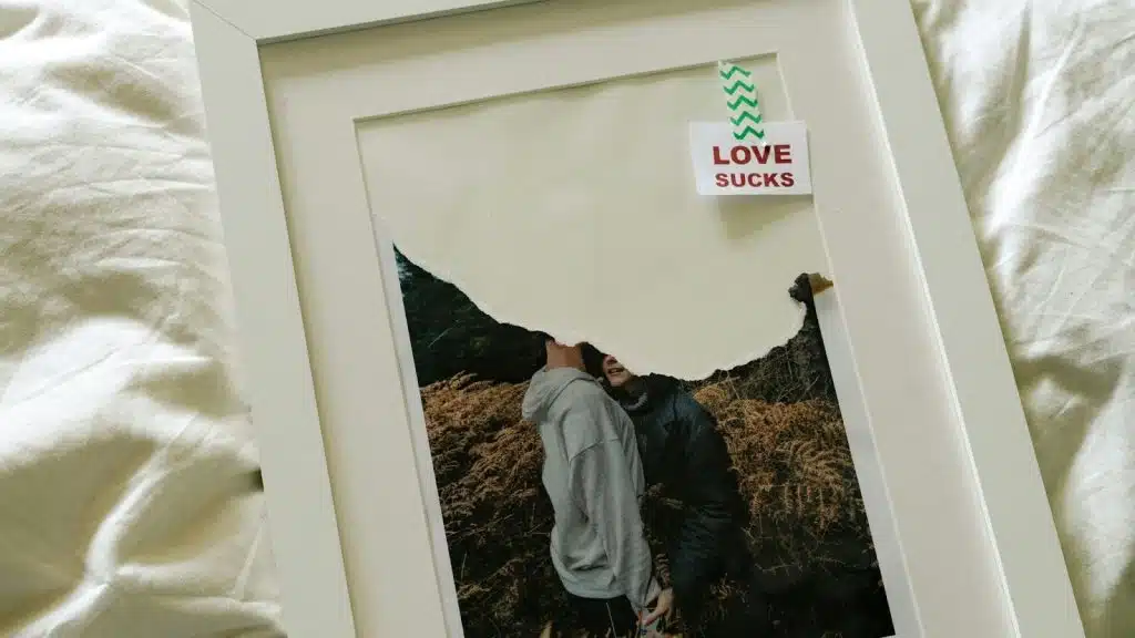 couple ‘s picture torn apart