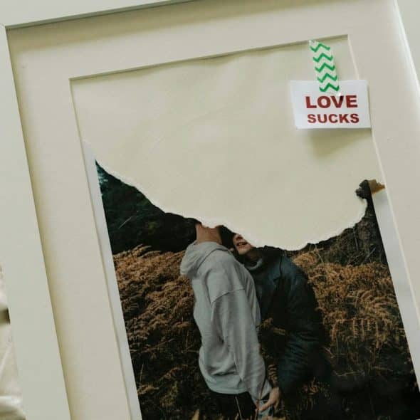 couple ‘s picture torn apart