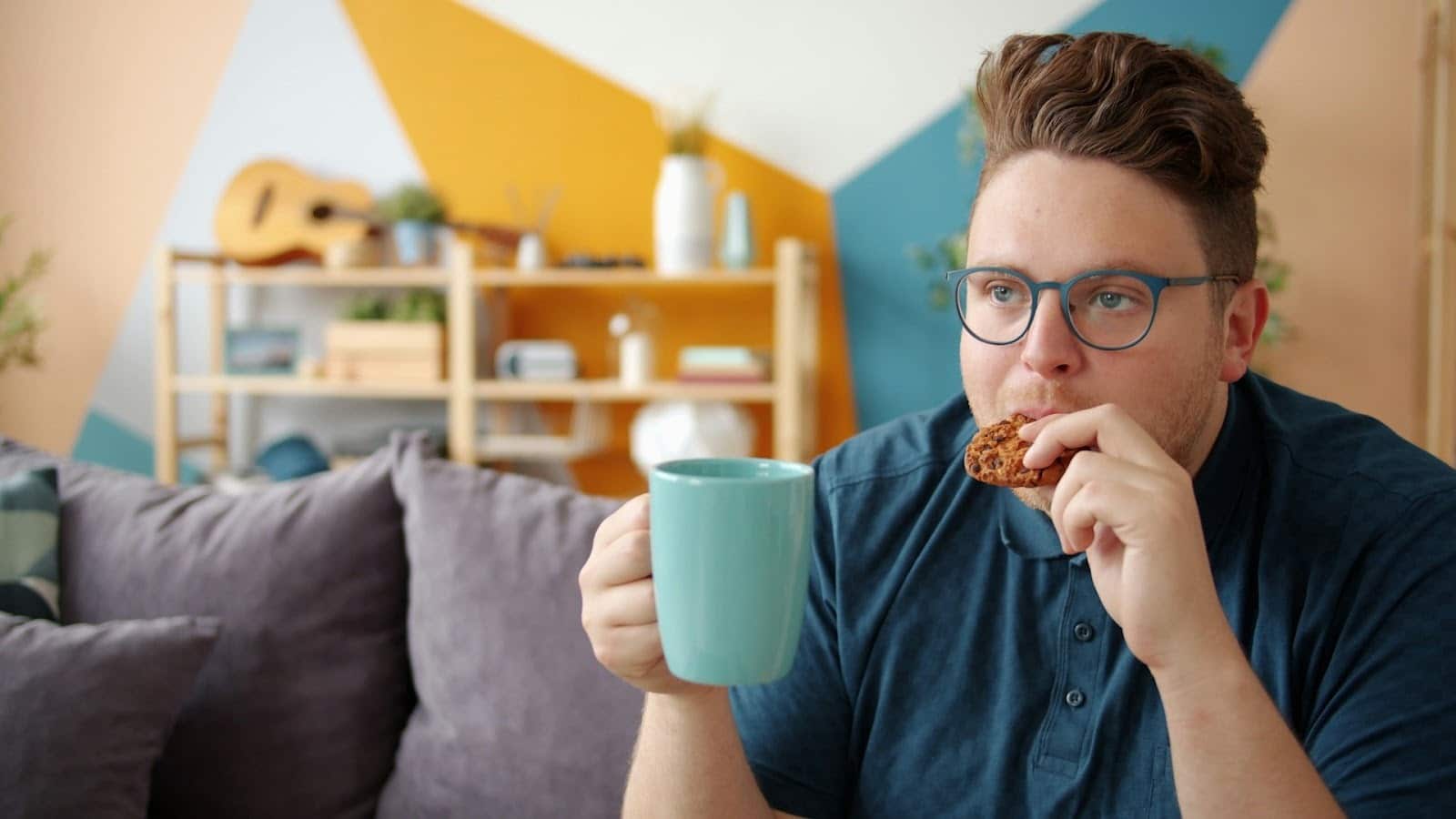 man eating junk food