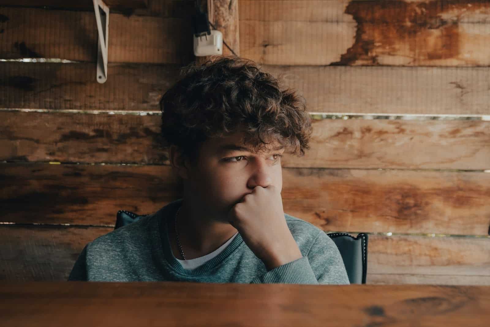 distracted man eating