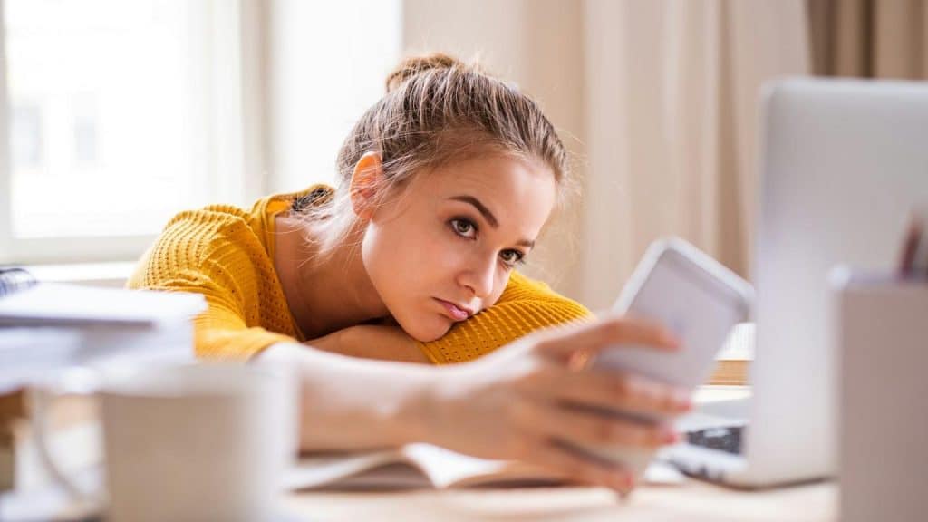 A woman leaning on a desk