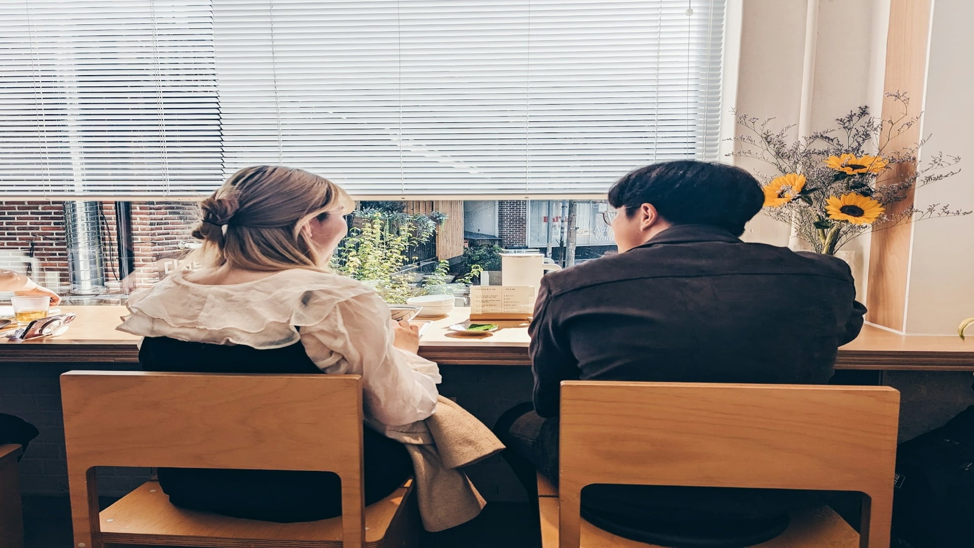 couple talking at café table