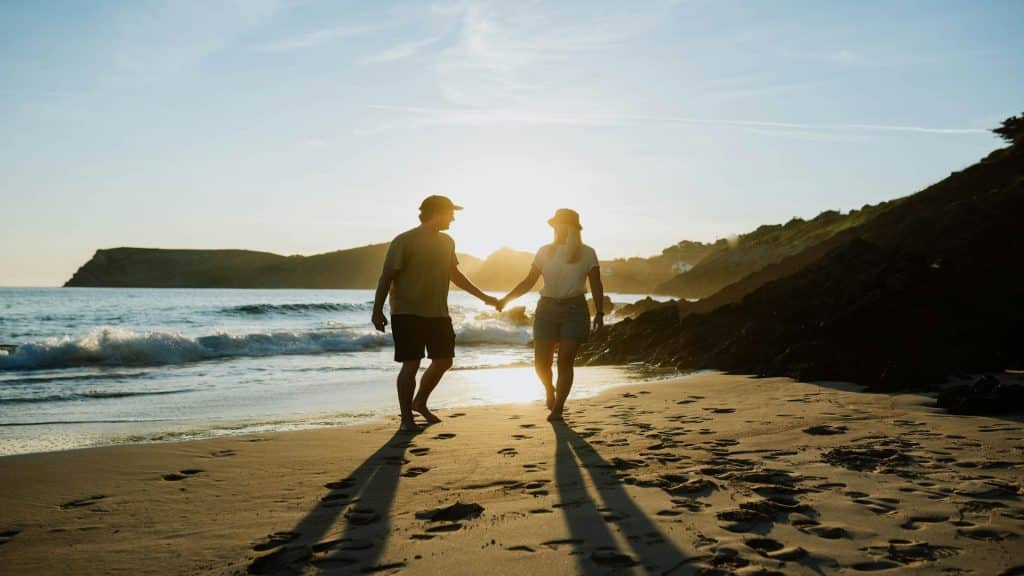 couple holding hands