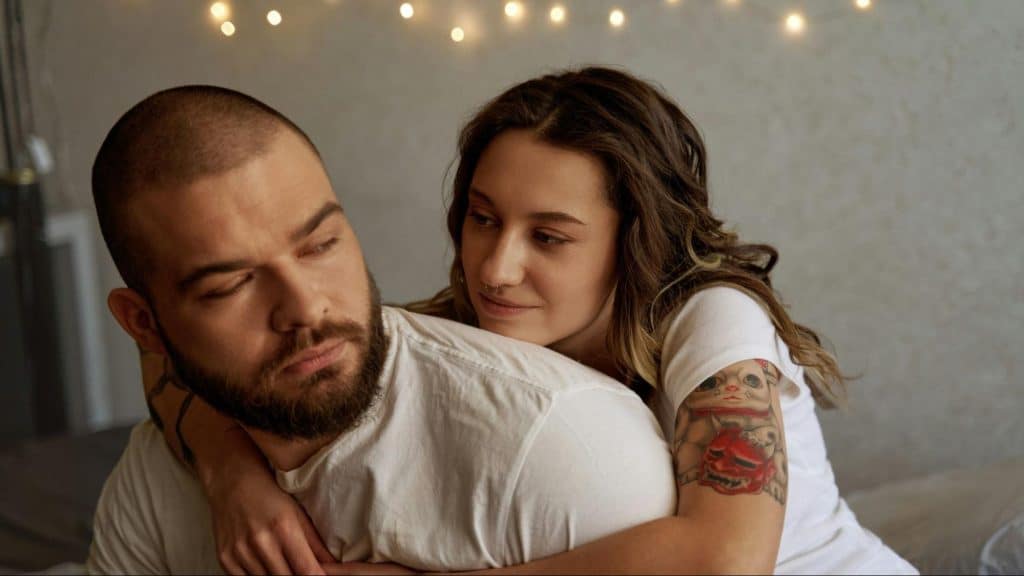 Woman hugging a doubting man