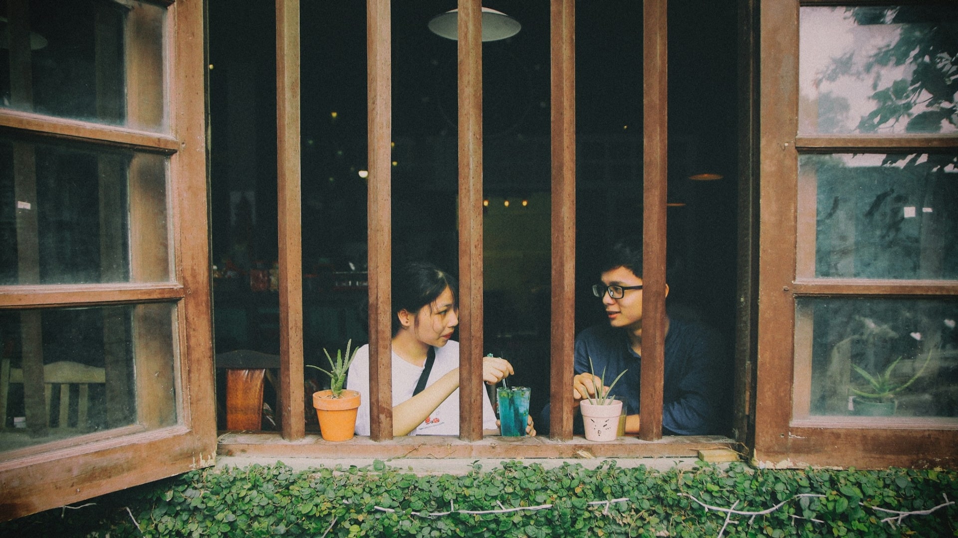 couple discussing issue calmly