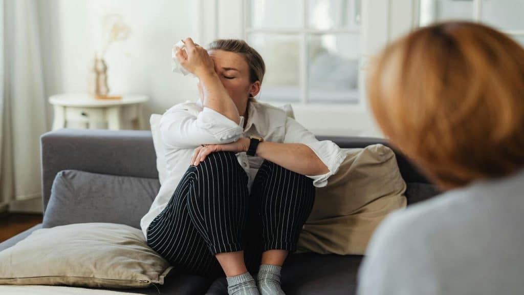 A woman crying to her therapist