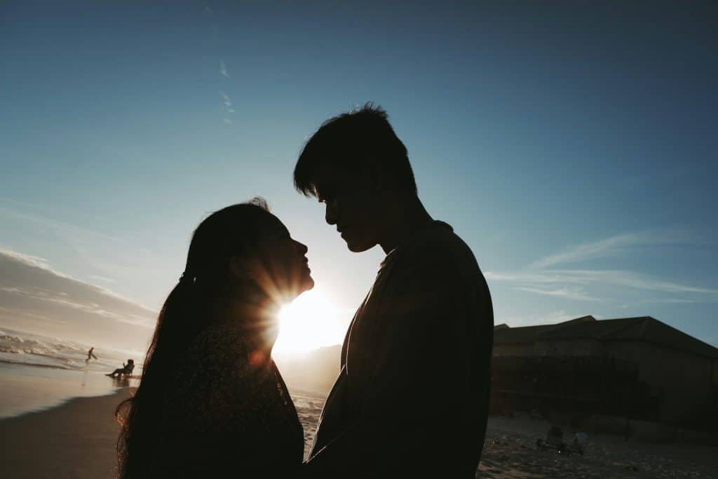 couple sunset silhouette