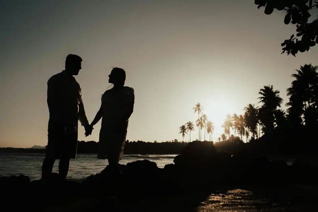 couple sunset silhouette