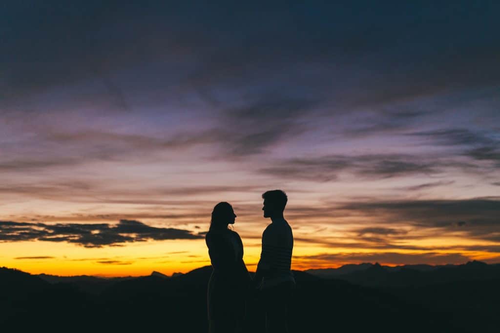couple sunset silhouette