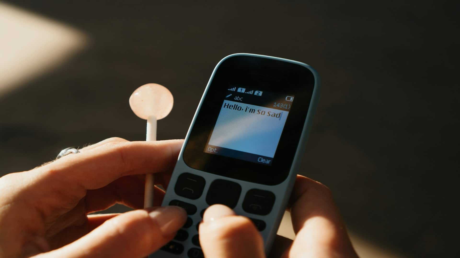 phone showing unanswered plan message