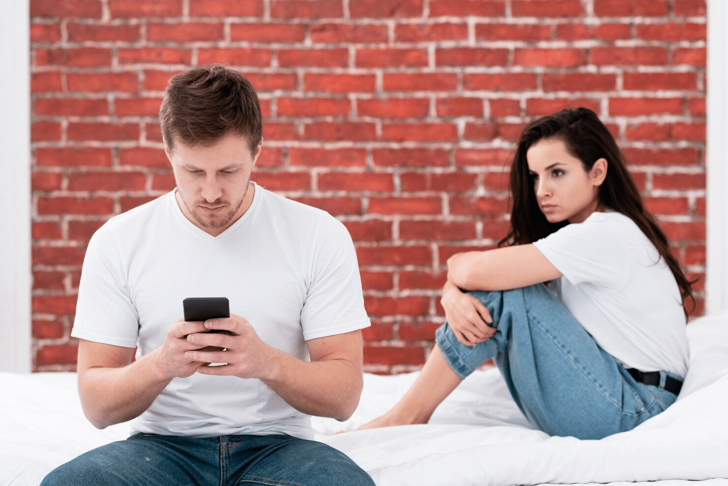 A man checking woman’s phone
