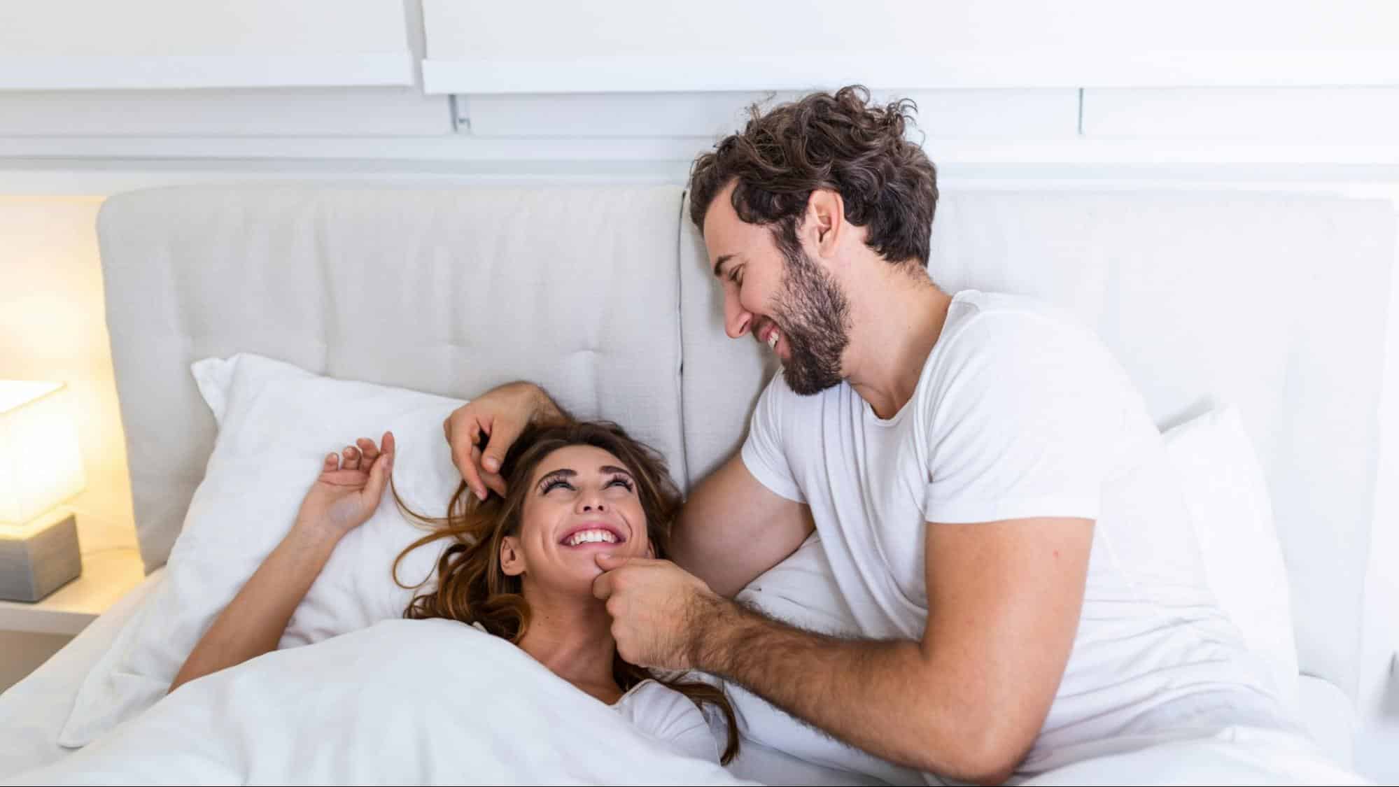 A man complimenting woman
