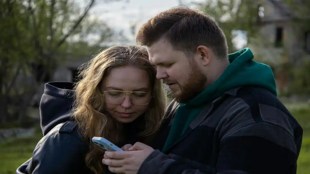 couple texting with uncertain expressions