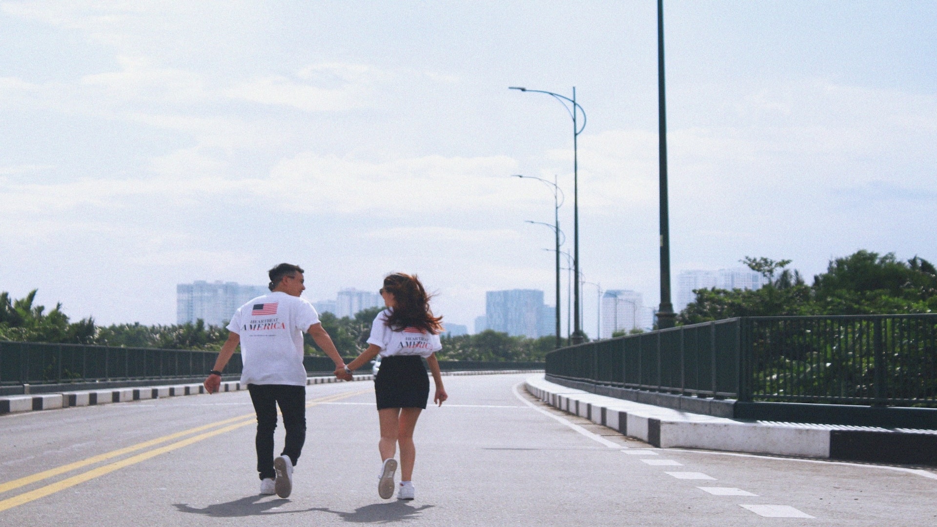 couple walking at different speeds