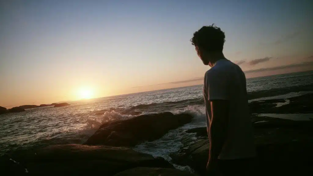 man sometimes engaged, sometimes distant