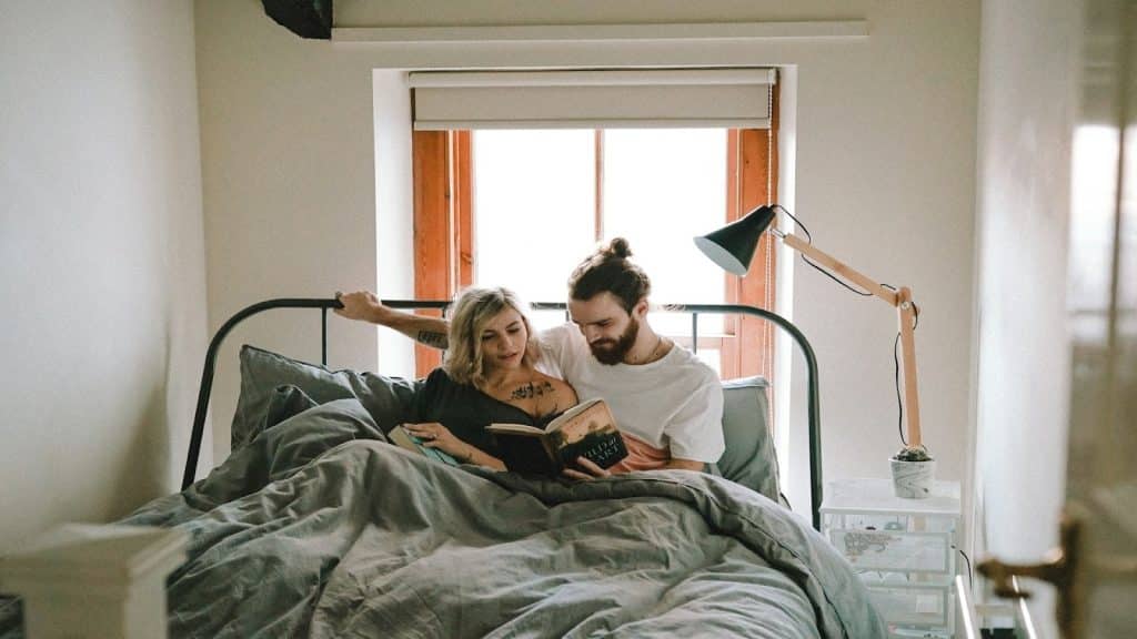 couple following a repetitive routine
