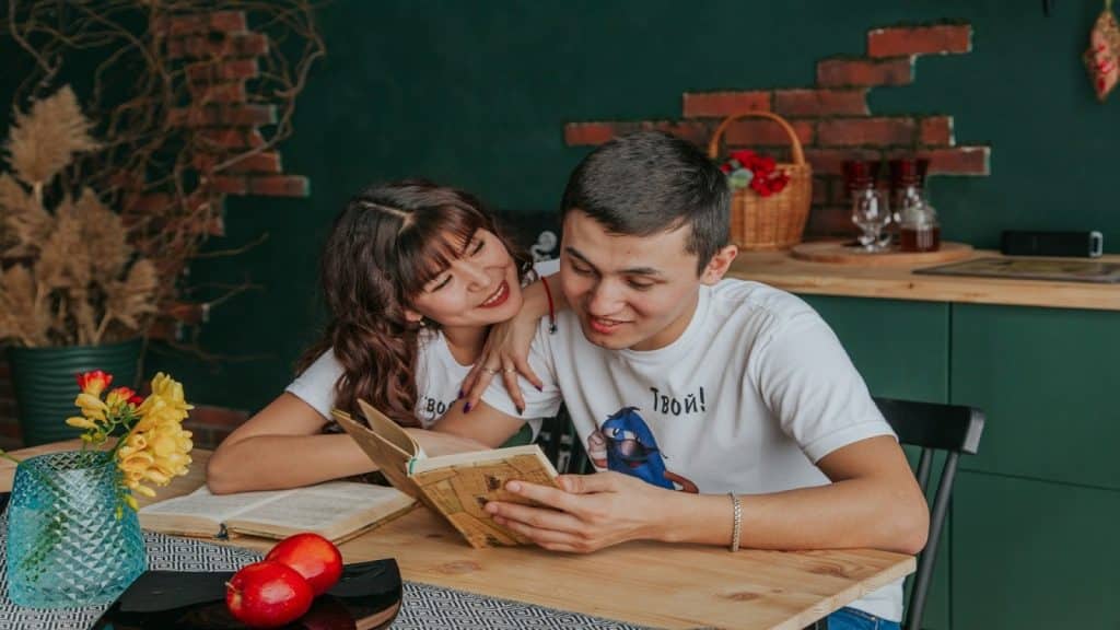 couple spending time together without clarity