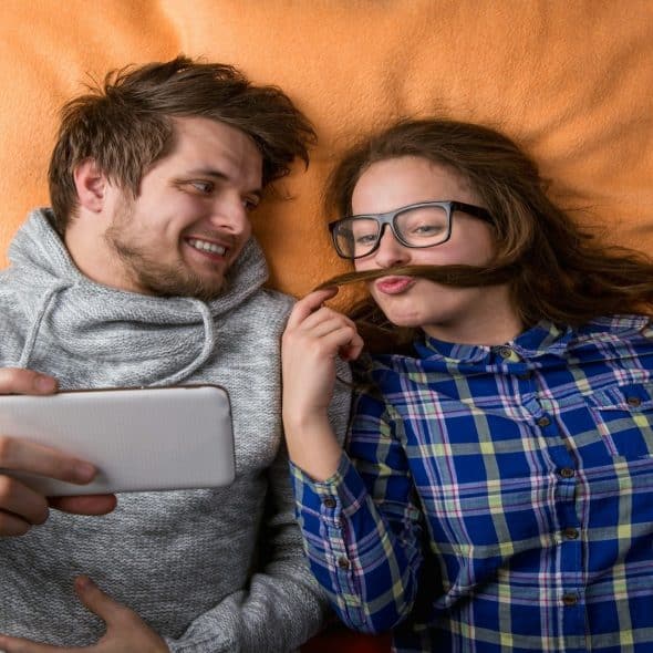 couple with different social energy