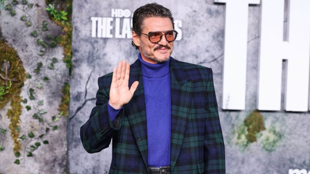 Depositphotos_799625964_XL A photo of Pedro Pascal waving while attending a premiere.