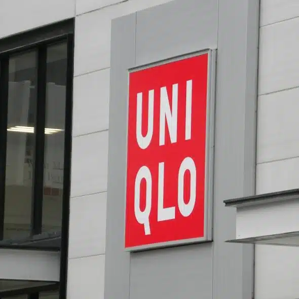 A photo of Uniqlo's emblem on a building.