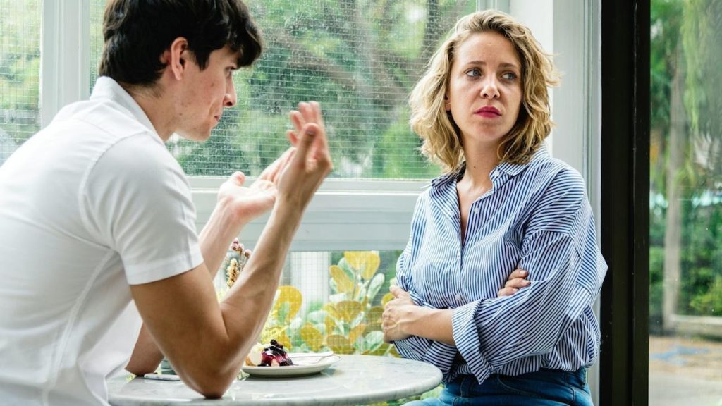 A couple is having an argument at the cafe.