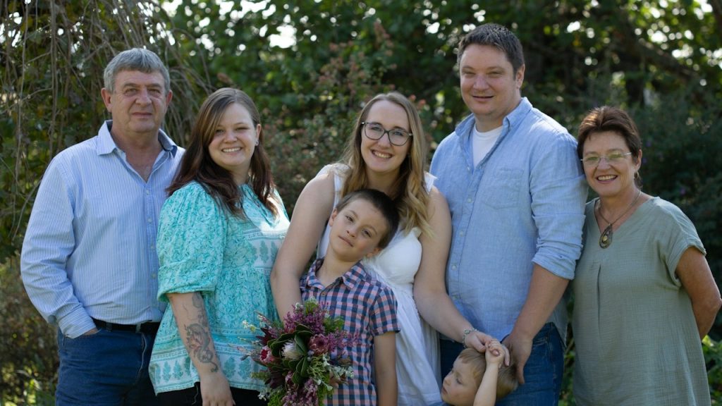 An extended family posing for a picture.