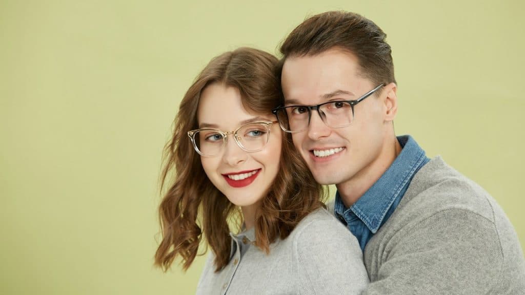 A couple posing for a picture.