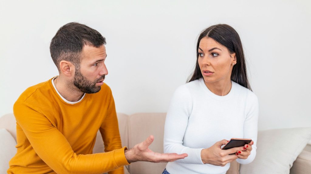 A man getting woman’s phone